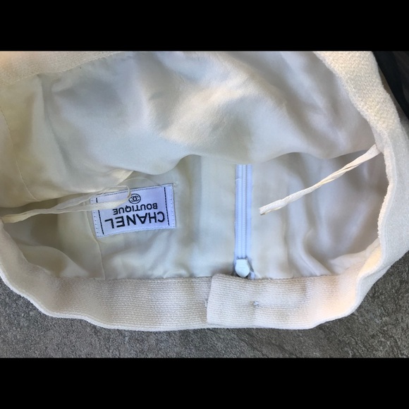 SOLD- Chanel Boutique Wool Skirt Size 0-2 - Picture 5 of 6